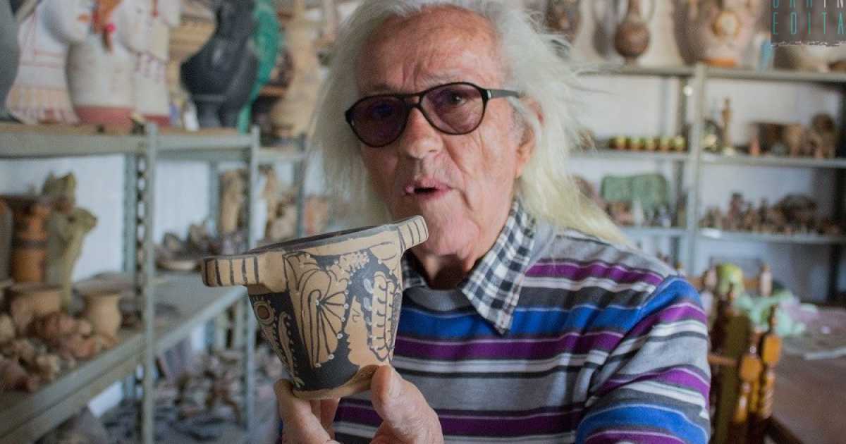 Canosa, l'arte di Antonio Caiella: crea copie perfette di anfore e vasi millenari